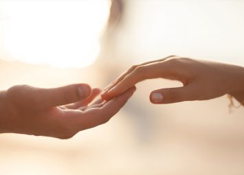 engagement_hands